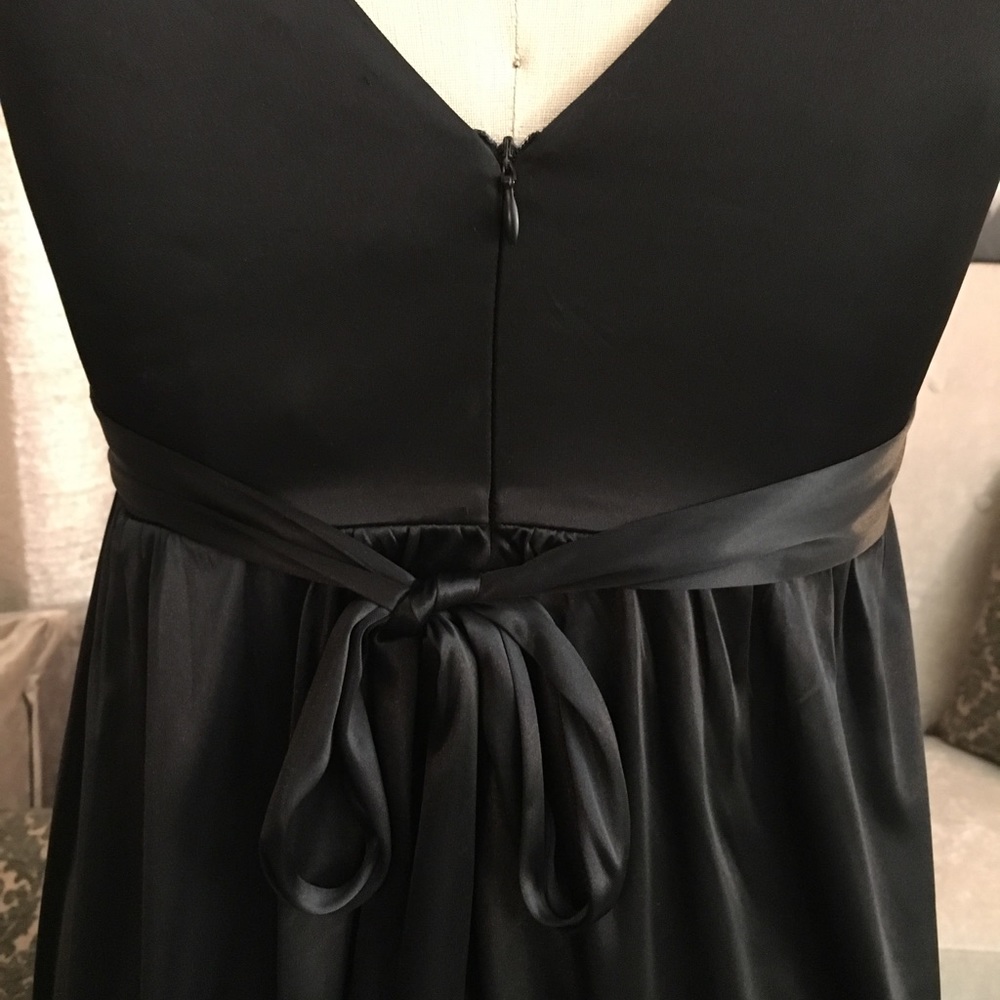 💥HOST PICK💥 Black Empire Waist Dress - Picture 4 of 8